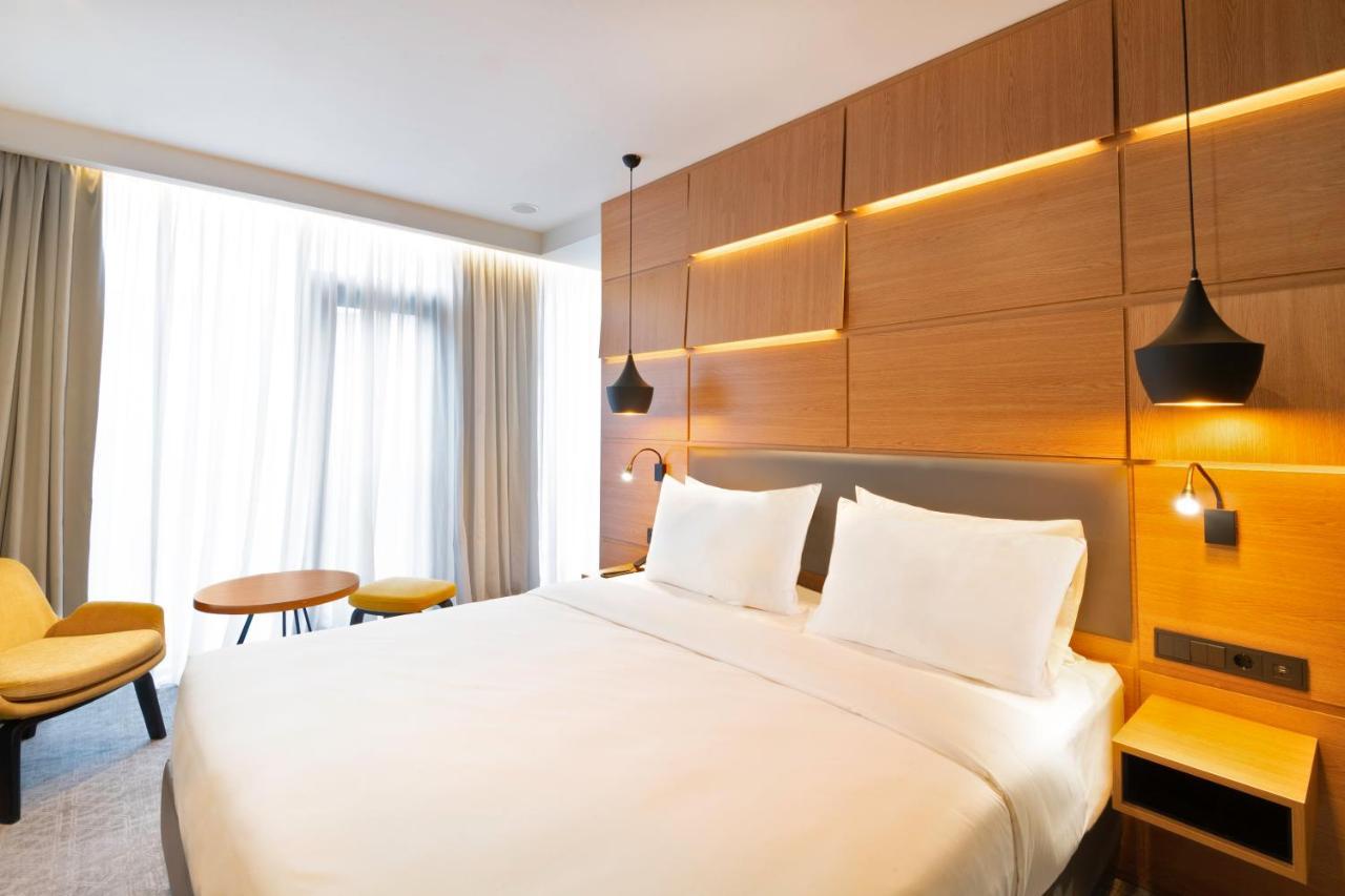 Holiday Inn Yerevan - Republic Square By Ihg Bagian luar foto