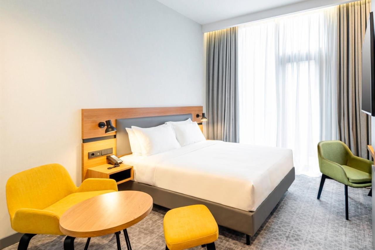 Holiday Inn Yerevan - Republic Square By Ihg Bagian luar foto
