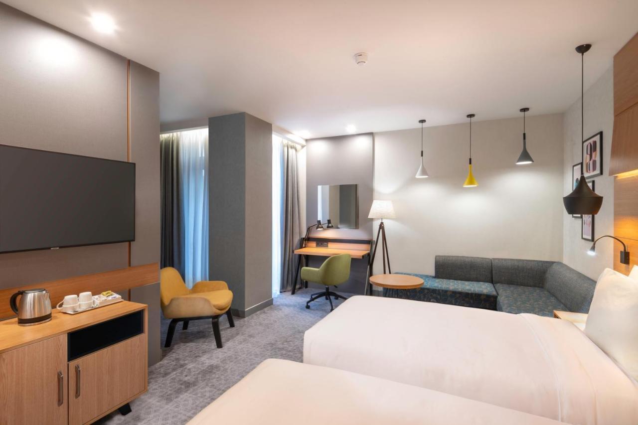 Holiday Inn Yerevan - Republic Square By Ihg Bagian luar foto