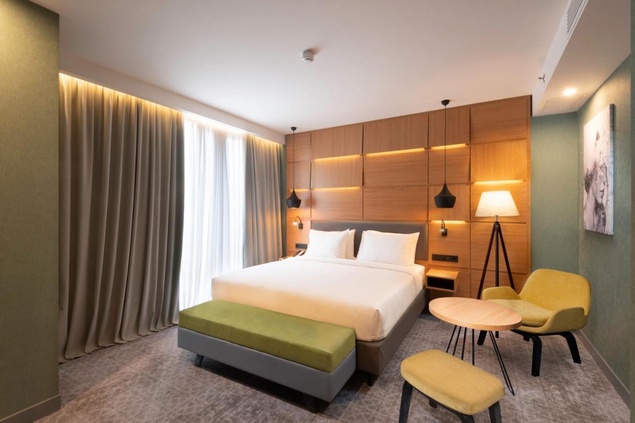 Holiday Inn Yerevan - Republic Square By Ihg Bagian luar foto