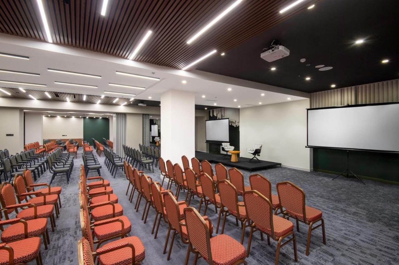 Holiday Inn Yerevan - Republic Square By Ihg Bagian luar foto
