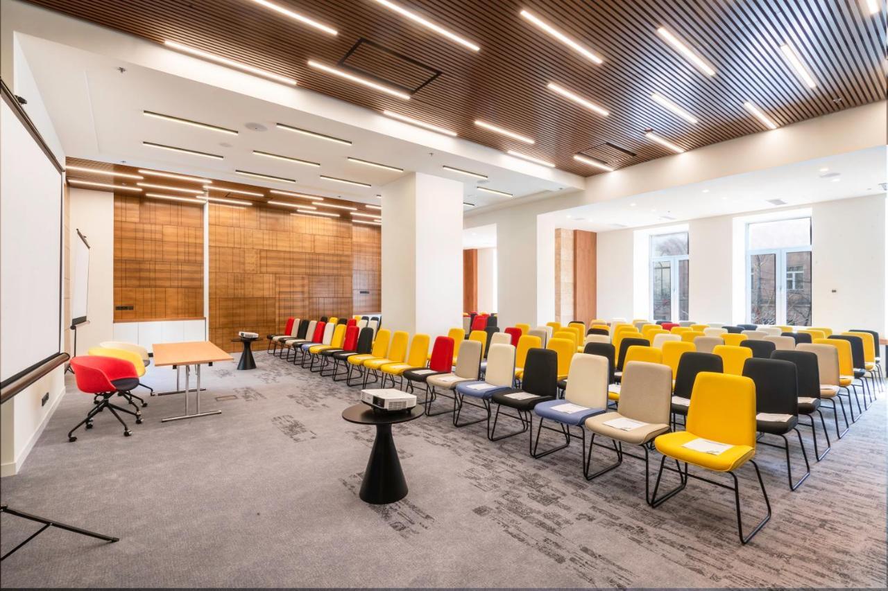 Holiday Inn Yerevan - Republic Square By Ihg Bagian luar foto