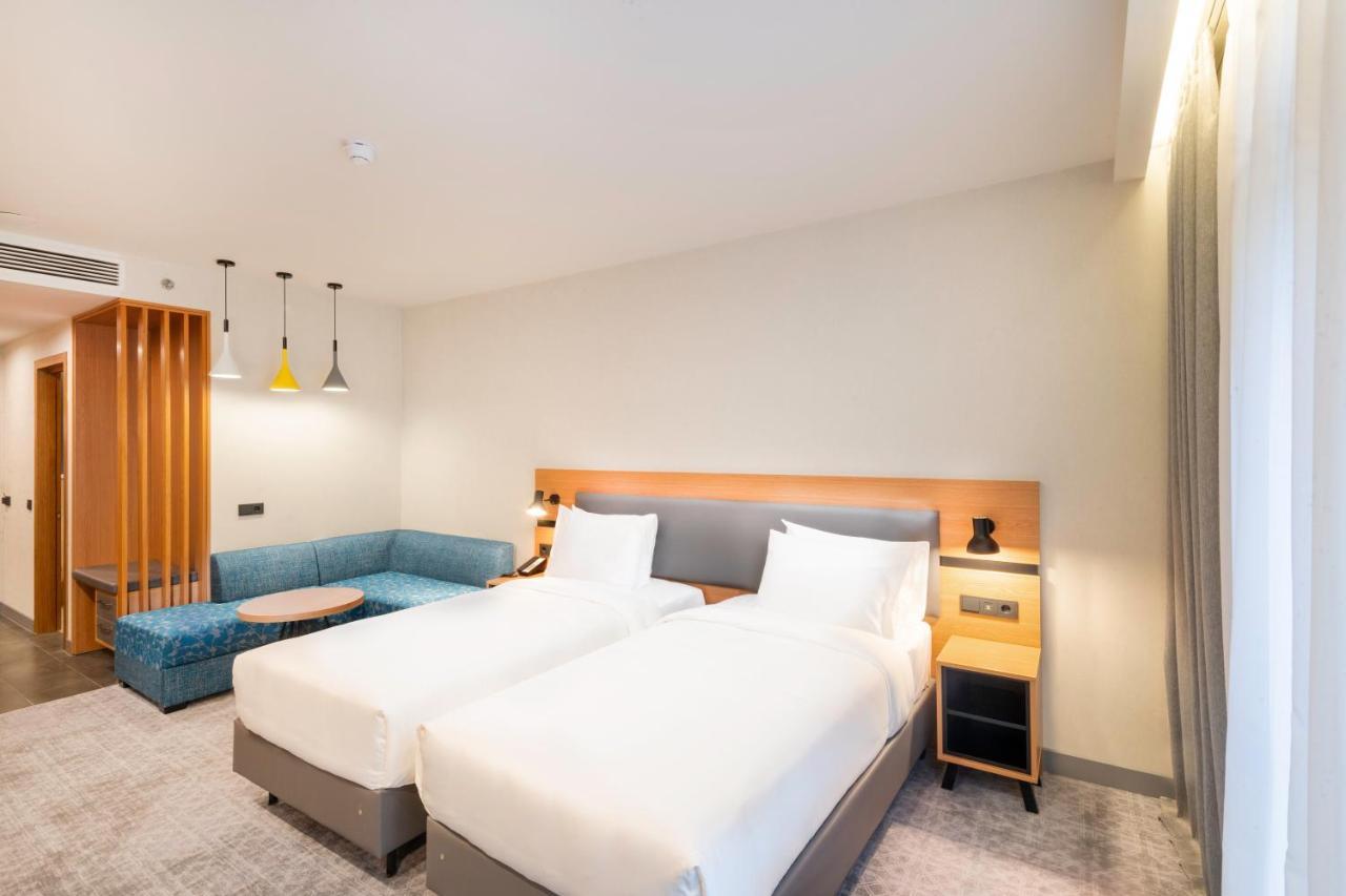 Holiday Inn Yerevan - Republic Square By Ihg Bagian luar foto