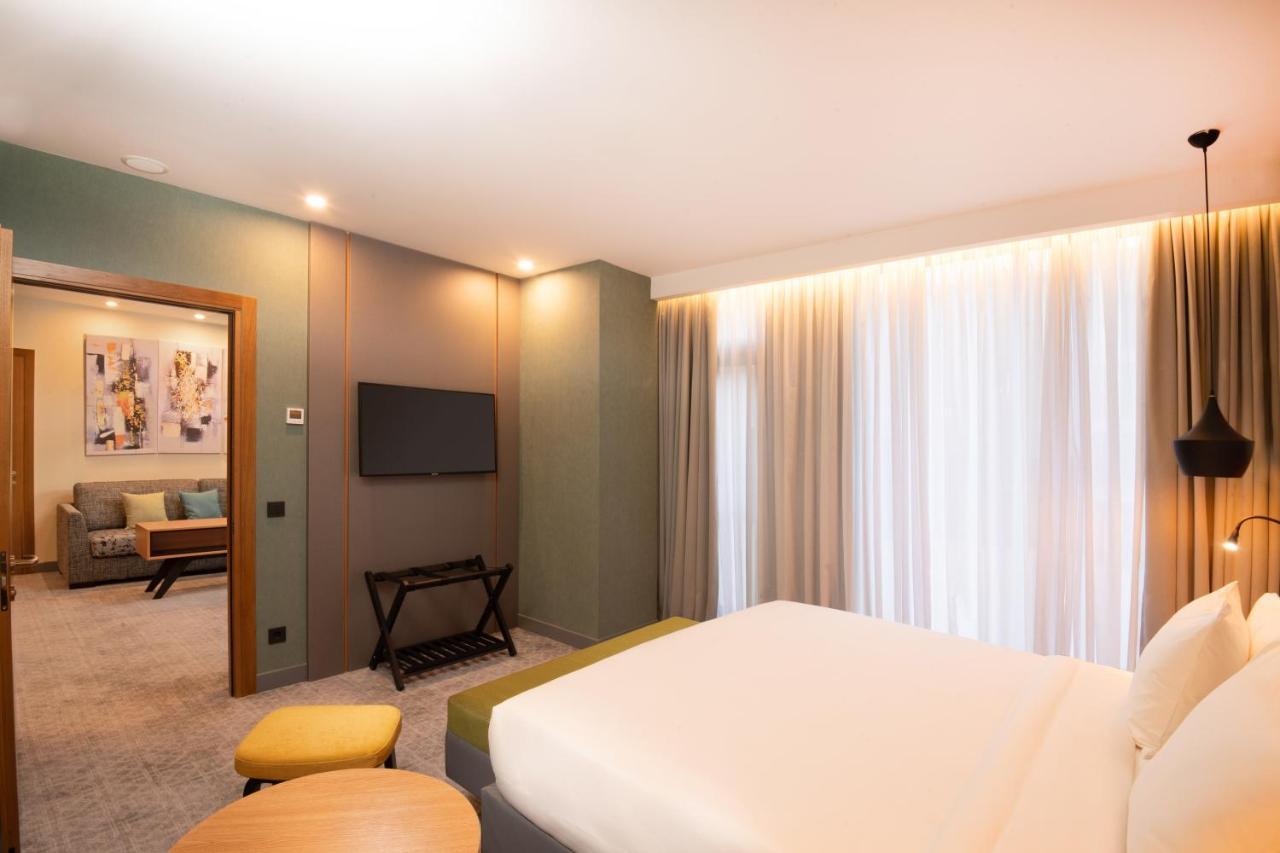 Holiday Inn Yerevan - Republic Square By Ihg Bagian luar foto