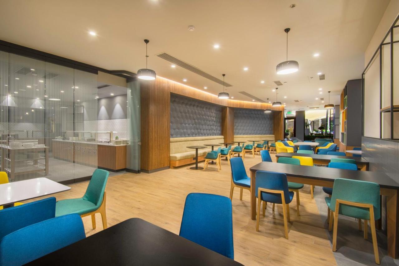 Holiday Inn Yerevan - Republic Square By Ihg Bagian luar foto
