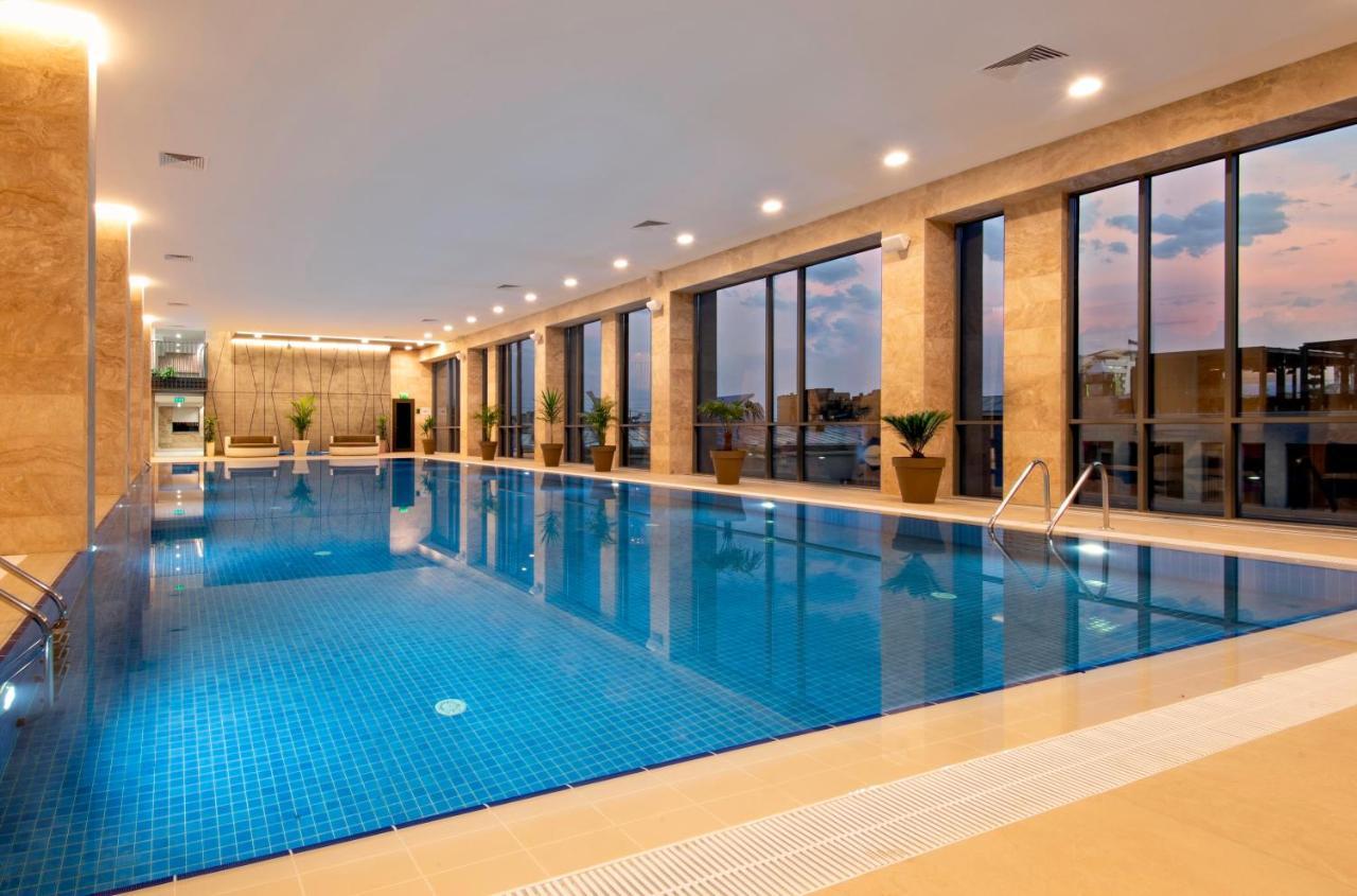 Holiday Inn Yerevan - Republic Square By Ihg Bagian luar foto