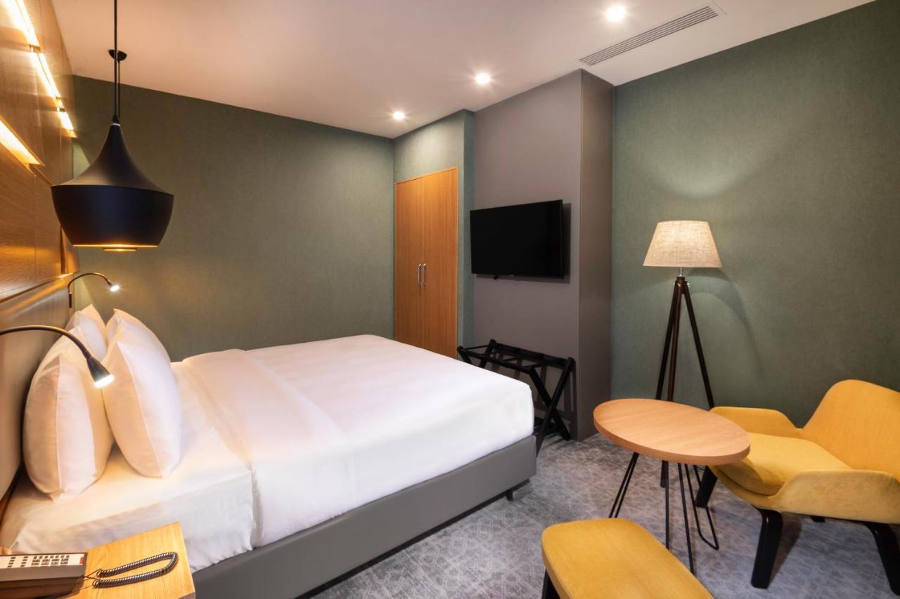 Holiday Inn Yerevan - Republic Square By Ihg Bagian luar foto