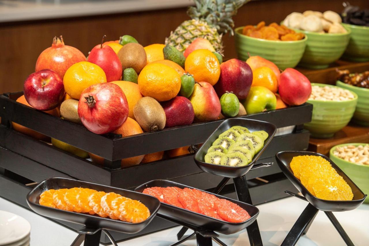 Holiday Inn Yerevan - Republic Square By Ihg Bagian luar foto