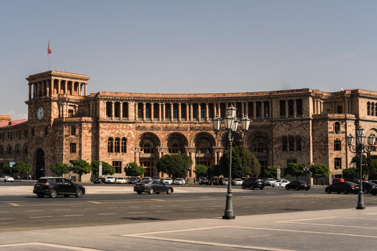 Holiday Inn Yerevan - Republic Square By Ihg Bagian luar foto