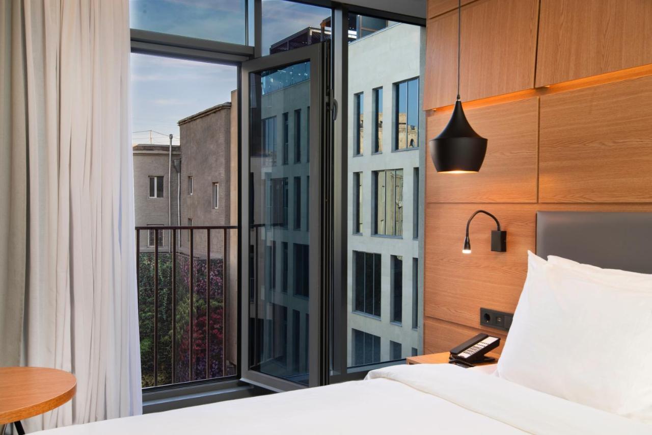 Holiday Inn Yerevan - Republic Square By Ihg Bagian luar foto