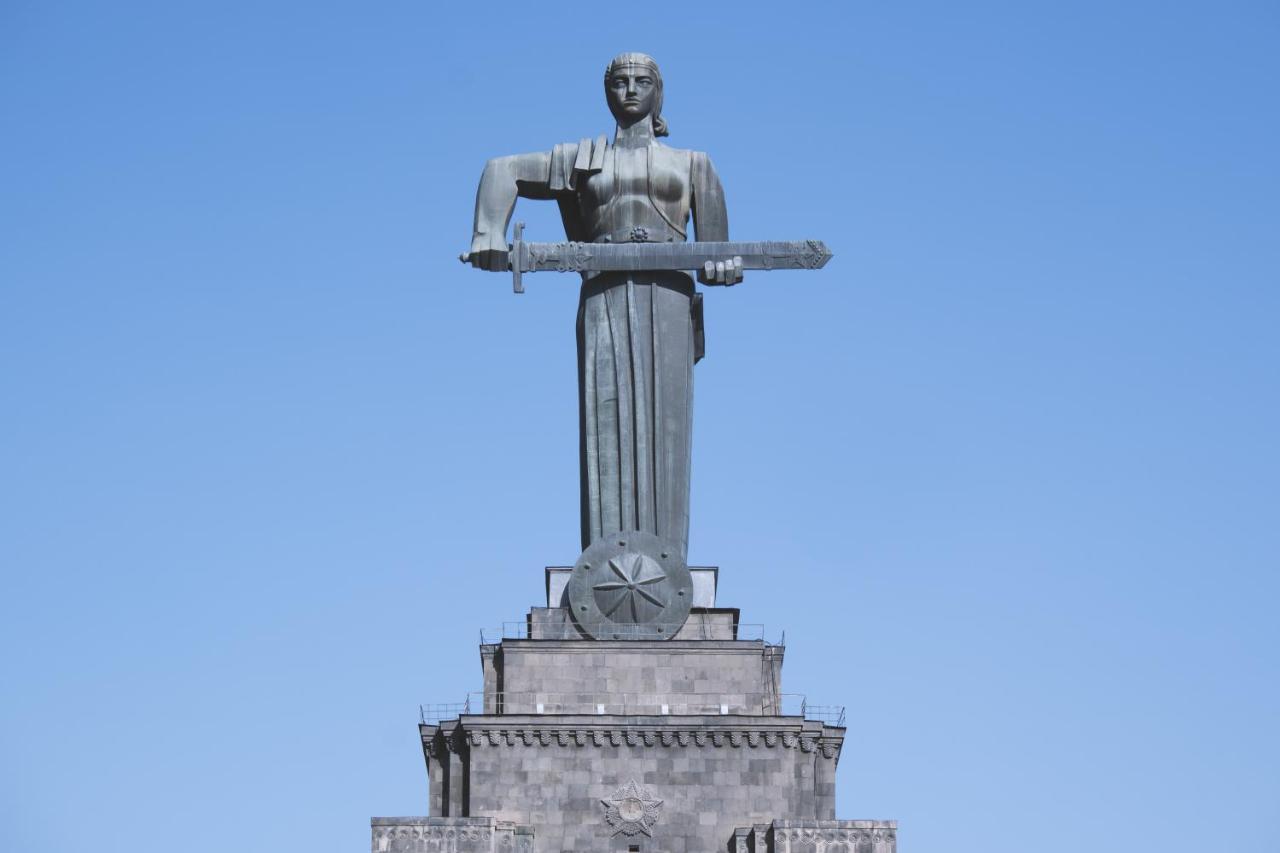 Holiday Inn Yerevan - Republic Square By Ihg Bagian luar foto