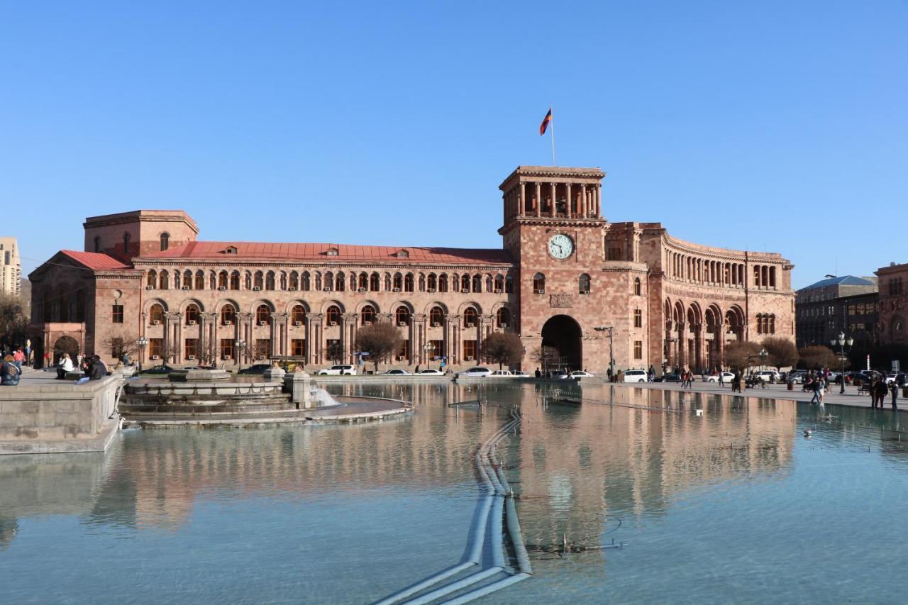 Holiday Inn Yerevan - Republic Square By Ihg Bagian luar foto