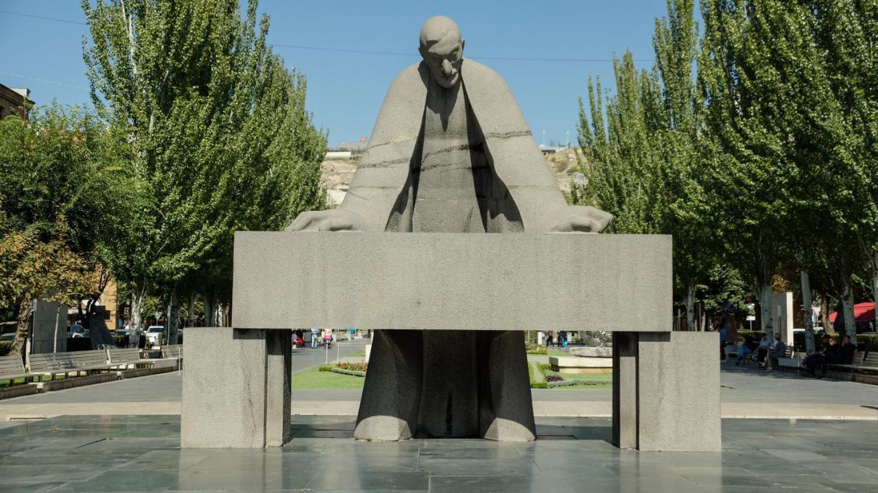 Holiday Inn Yerevan - Republic Square By Ihg Bagian luar foto