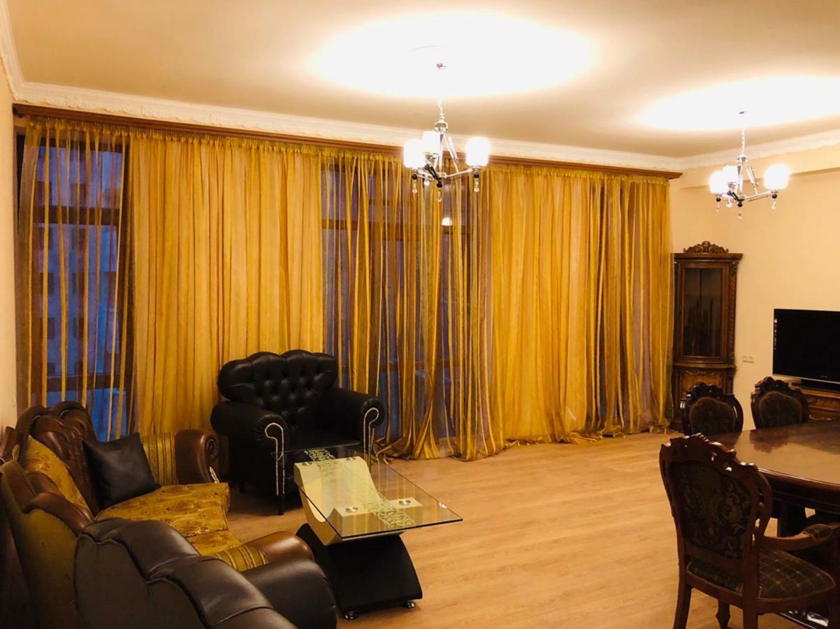 Holiday Inn Yerevan - Republic Square By Ihg Bagian luar foto