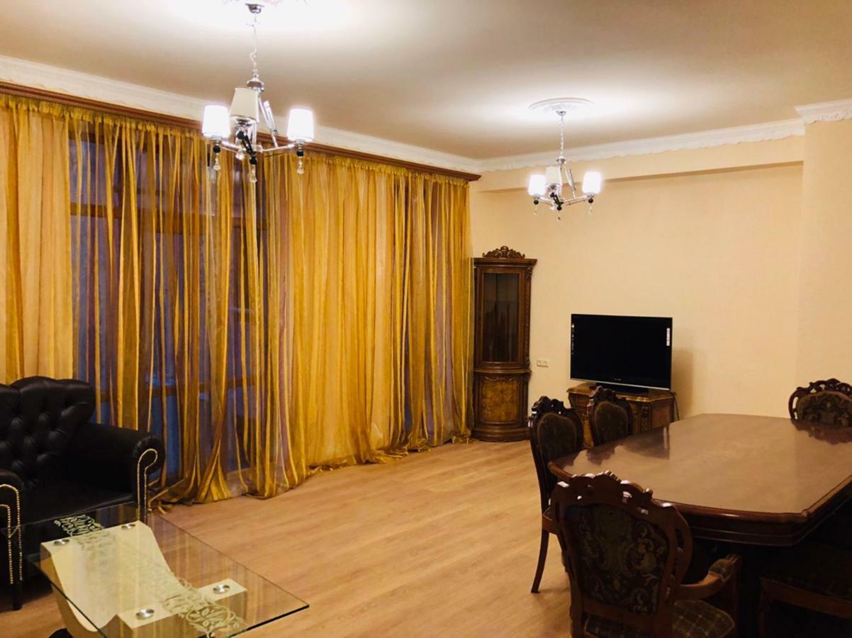 Holiday Inn Yerevan - Republic Square By Ihg Bagian luar foto